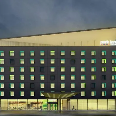 Park By Radisson Airport & Conference Centre Отель Вильнюс