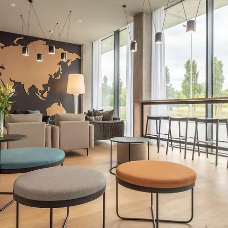 Park By Radisson Airport & Conference Centre Hotel