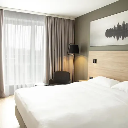 Park By Radisson Airport & Conference Centre Отель Вильнюс