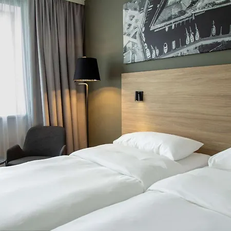 Park By Radisson Airport & Conference Centre Отель