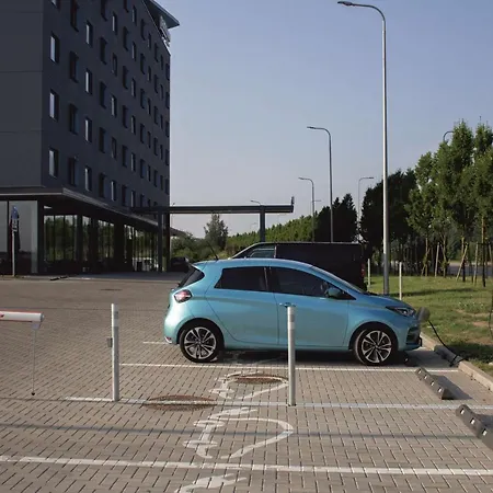Отель Park By Radisson Airport & Conference Centre Вильнюс