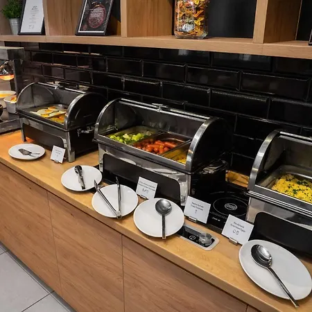 Park By Radisson Airport & Conference Centre וילנה