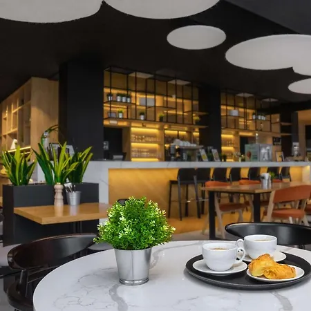Park By Radisson Airport & Conference Centre Отель