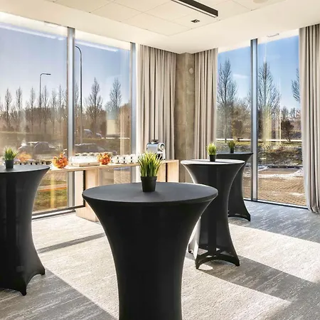 Park By Radisson Airport & Conference Centre ホテル 4*