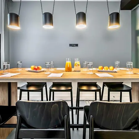 מלון Park By Radisson Airport & Conference Centre 4*