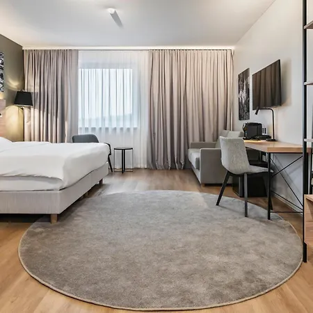 Park By Radisson Airport & Conference Centre Отель
