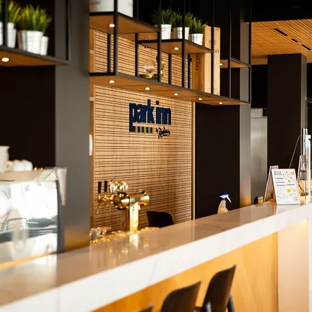 Hotel Park By Radisson Airport & Conference Centre