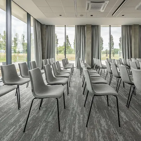 Park By Radisson Airport & Conference Centre Готель 4*