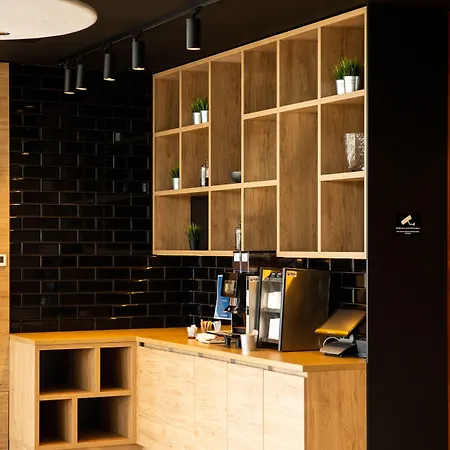 מלון Park By Radisson Airport & Conference Centre