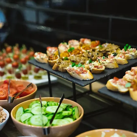 Park By Radisson Airport & Conference Centre