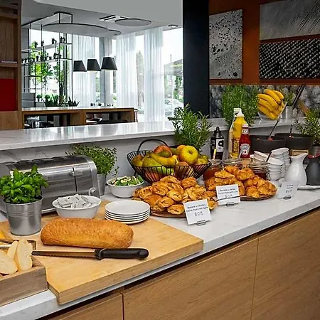 Hotel Park By Radisson Airport & Conference Centre