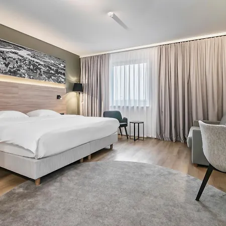 Готель Park By Radisson Airport & Conference Centre 4*
