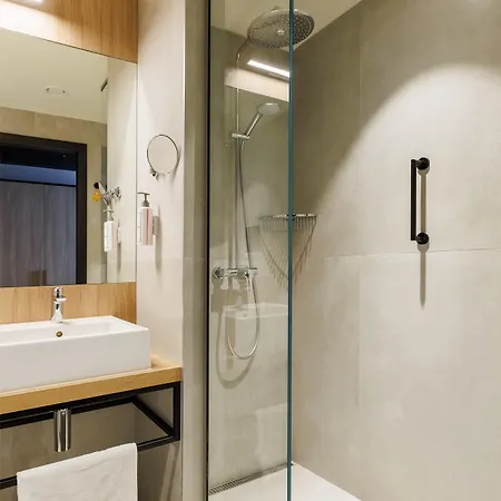 Готель Park By Radisson Airport & Conference Centre 4*