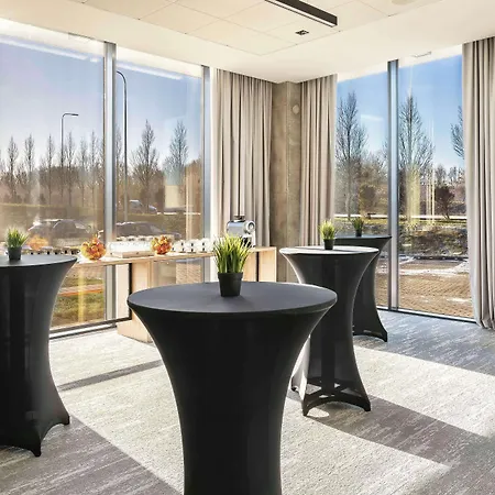 Park By Radisson Airport & Conference Centre 4*