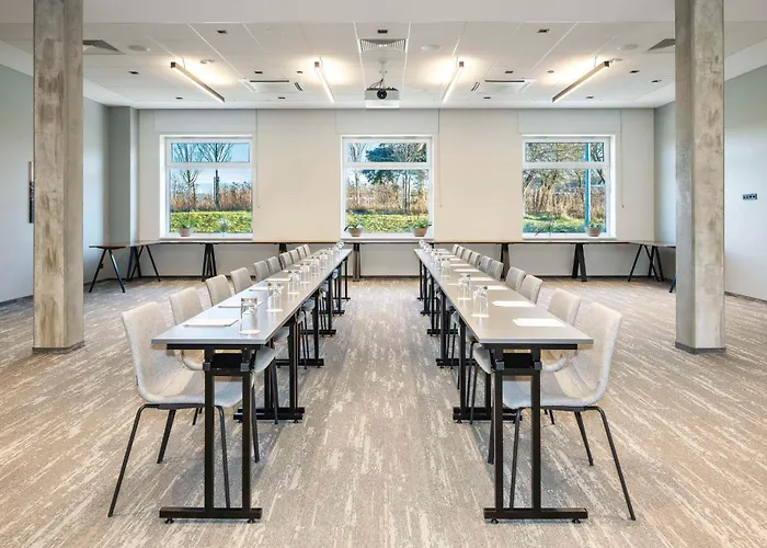 Park By Radisson Airport & Conference Centre ホテル