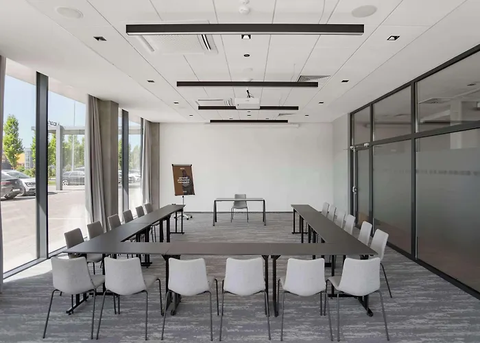 Park By Radisson Airport & Conference Centre