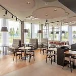 Park By Radisson Airport & Conference Centre ホテル 4*