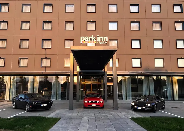 Park By Radisson Airport & Conference Centre