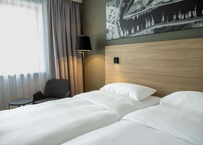 Park By Radisson Airport & Conference Centre Готель