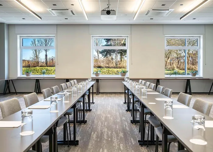 Park By Radisson Airport & Conference Centre