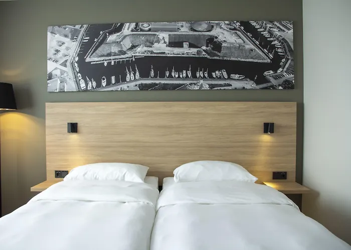 Готель Park By Radisson Airport & Conference Centre