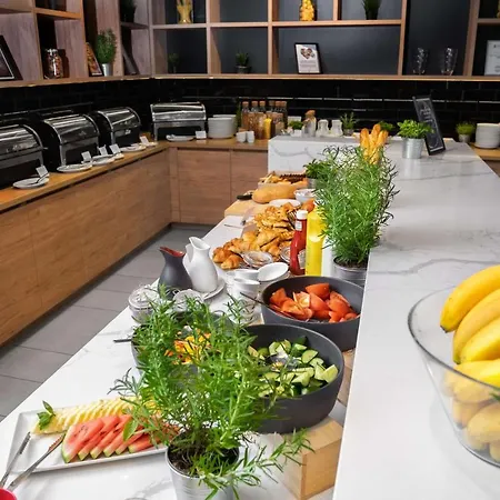 Park By Radisson Airport & Conference Centre