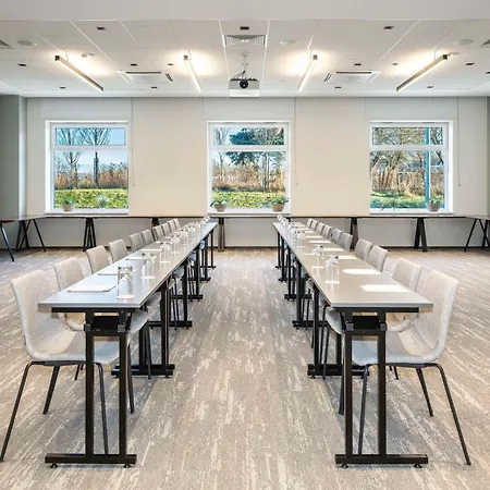 Park By Radisson Airport & Conference Centre Hotel