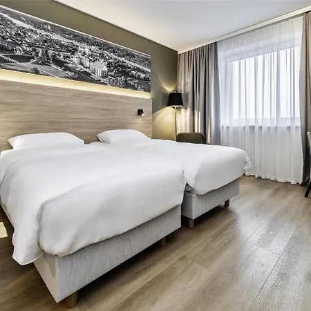 Park By Radisson Airport & Conference Centre