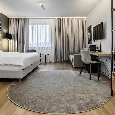 Park By Radisson Airport & Conference Centre 4*