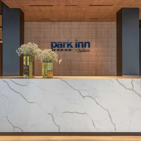 Park By Radisson Airport & Conference Centre 4*