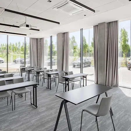 Park By Radisson Airport & Conference Centre 4*
